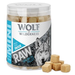 Výhodné balení Wolf of Wilderness - RAW snack (mrazem sušený) - NOVINKA: filet z lososa, malé kostky (200 g)