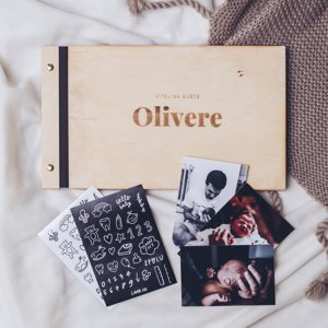 dřevěné fotoalbum Oliver: FORMÁT FOTOALBA na šířku, POČET LISTŮ 20 s prokladovými listy, FORMÁT FOTOALBA na šířku, POČET LISTŮ 20, BARVA LISTŮ černá