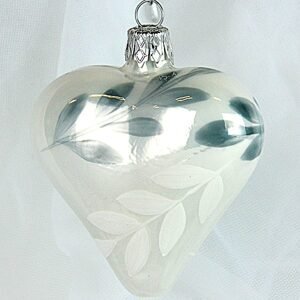 Ozdoba vánoční Bílý porcelán s lístky - srdce 6 cm