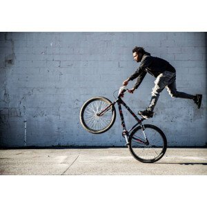 Umělecká fotografie Young male BMX rider performing wheelie, MoMo Productions, (40 x 26.7 cm)