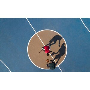 Umělecká fotografie Aerial shot of 2 basketball players and shadows, Hello Africa, (40 x 24.6 cm)