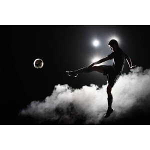 Umělecká fotografie Soccer player kicking the ball at night on stadium, Stanislaw Pytel, (40 x 26.7 cm)