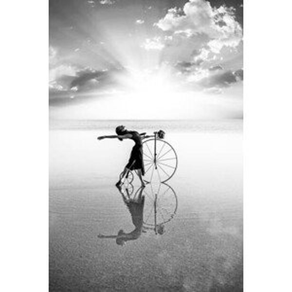 Umělecká fotografie Ballerina dancing with old bicycle on the lake, 101cats, (26.7 x 40 cm)