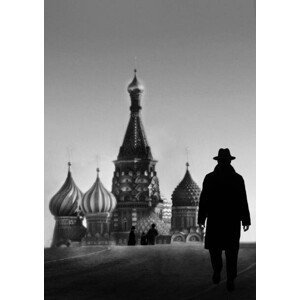 Umělecká fotografie Man walking in Red square., Grant Faint, (30 x 40 cm)