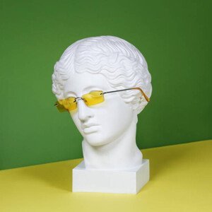 Umělecká fotografie Plaster head with yellow sunglasses, lambada, (40 x 40 cm)