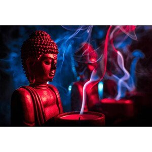 Umělecká fotografie Buddha statue with candle, Hillary Kladke, (40 x 26.7 cm)