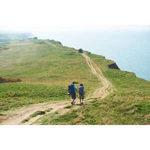 Umělecká fotografie Male and female walking along path on cliff top, Mike Harrington, (40 x 26.7 cm)