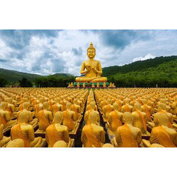 Umělecká fotografie Buddha statue in temple at Thailand, chain45154, (40 x 26.7 cm)