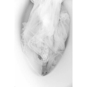 Umělecká fotografie Melting female body in white dress in the bath, Victor Dyomin, (26.7 x 40 cm)