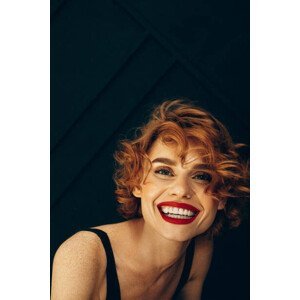 Umělecká fotografie Beautiful emotional woman with perfect hairstyle, CoffeeAndMilk, (26.7 x 40 cm)