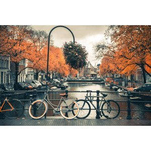 Umělecká fotografie View of canal in Amsterdam during Autumn Season, Umar Shariff Photography, (40 x 26.7 cm)