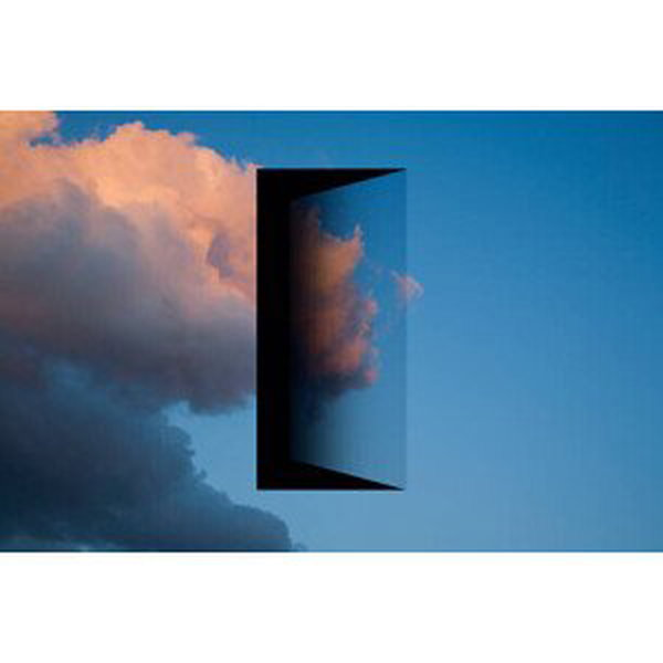 Ilustrace View of the sky with a doorway in it., Maciej Toporowicz, NYC, (40 x 26.7 cm)