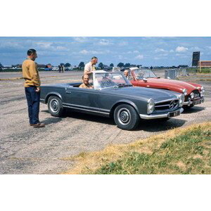 Fotografie Stirling Moss and Rob Walker 230sl at Silverstone, 1960, (40 x 26.7 cm)