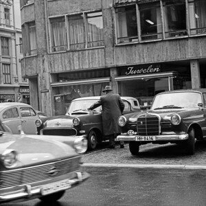 Fotografie Street scene at Alstertor street in Hamburg, Germany 1960s, (40 x 40 cm)