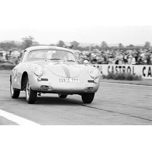 Fotografie Fritz Hahnl Jr in a Porsche 356B Carrera, (40 x 26.7 cm)