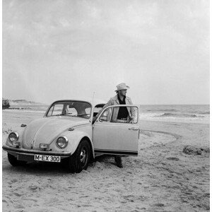 Fotografie A Beetle goes full throttle, 1972, (40 x 40 cm)