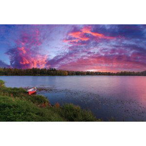 Fotografie A rowboat on the beach. Sunset, Milamai, 40x26.7 cm