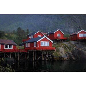 Fotografie Scenic view of lake by buildings against sky, Pavlo PrX / 500px, 40x26.7 cm