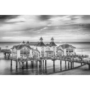 Umělecká fotografie BALTIC SEA Sellin Pier during sunrise | monochrome, Melanie Viola, (40 x 26.7 cm)