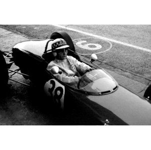 Umělecká fotografie Innes Ireland driving the lotus poor, 1961, (40 x 26.7 cm)